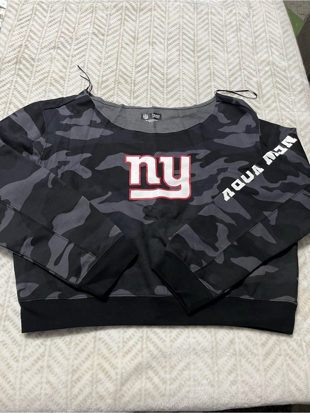 NFL Women's Black Camo 'NY' Pullover Sweatshirt Large